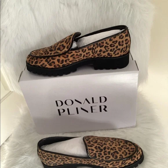 Donald Pliner - Picture 3 of 10